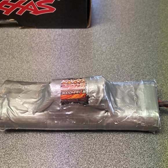 Traxxas 4 AMP Charger, traxxas 3000 Nimh battery trx connector, Ac-DC converter - Picture 4 of 7